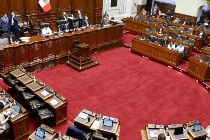 El Congreso de Perú aprobó adelantar las elecciones a abril de 2024