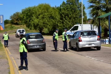 Violó la cuarentena, lo paró un control y encontraron a una joven adentro del baúl