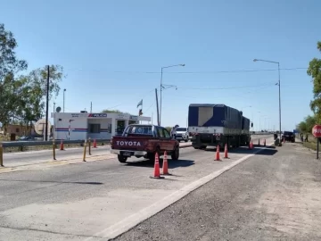 Quisieron entrar a San Juan con una camioneta robada y con una patente falsa de plástico