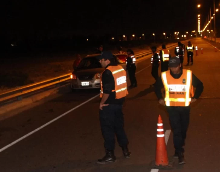 Los trabajadores que deban circular en la madrugada tendrán que solicitar un permiso