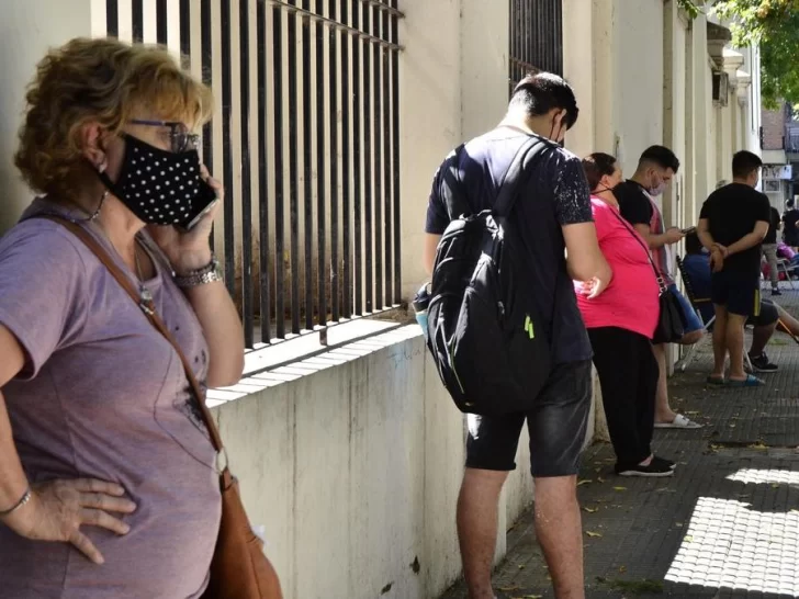 Covid: Salud eliminó la recomendación de distanciamiento social obligatorio