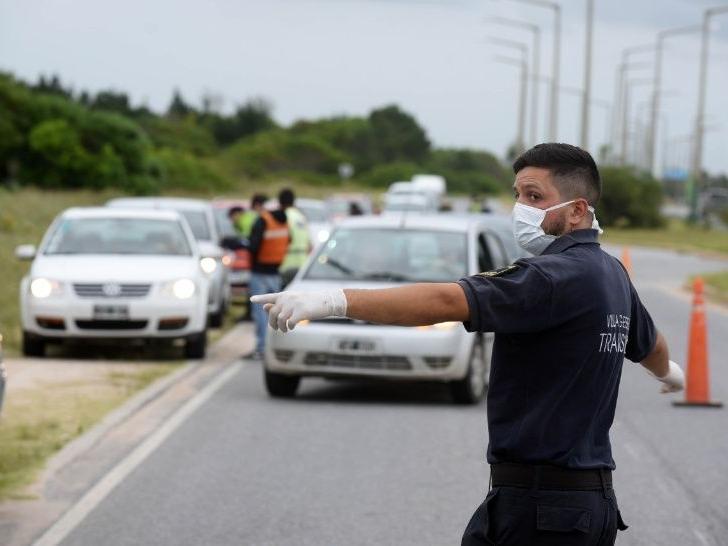 Quienes viajaron a la costa no podrán volver hasta que termine la cuarentena