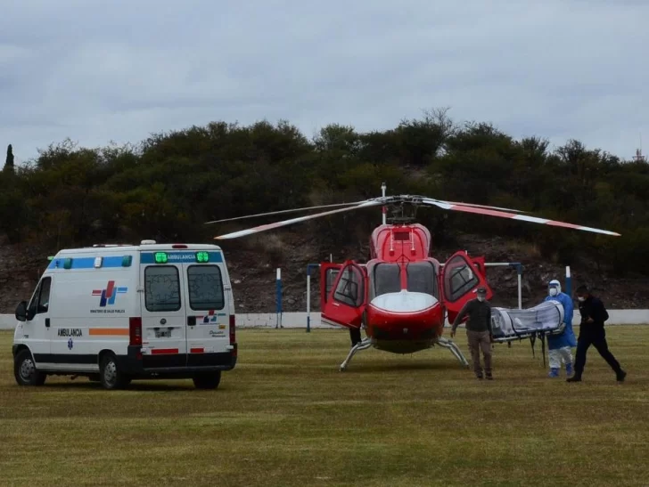 Trasladaron en helicóptero desde Valle Fértil a una mujer con Covid en grave estado