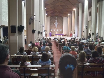 Sanjuaninos coparon la Catedral en la jornada de oración por la paz en Ucrania