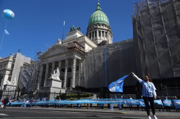 Impuesto a ricos y reforma judicial, aplazados a octubre