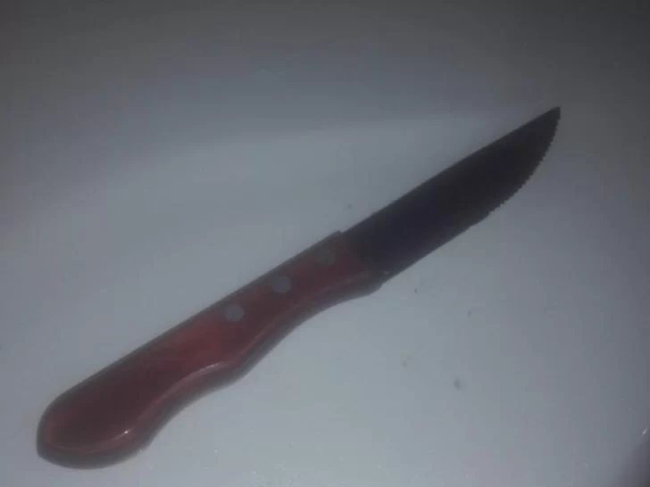 Una mujer fue atacada por su pareja con un cuchillo en Rivadavia