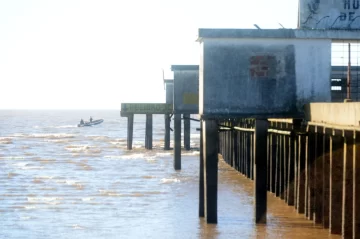 Encontraron un cuerpo carbonizado en la costa del Río de la Plata