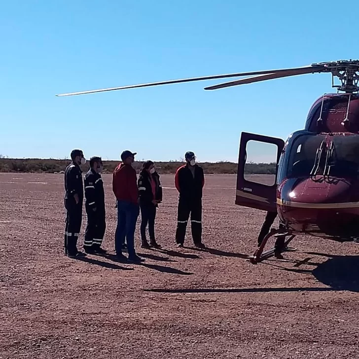 Cortes de ruta en Vaca Muerta: las petroleras usan helicópteros para transportar a los empleados