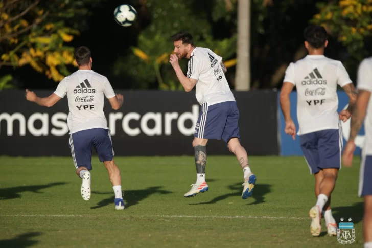 El aliento de Messi a sus compañeros tras la derrota ante Brasil