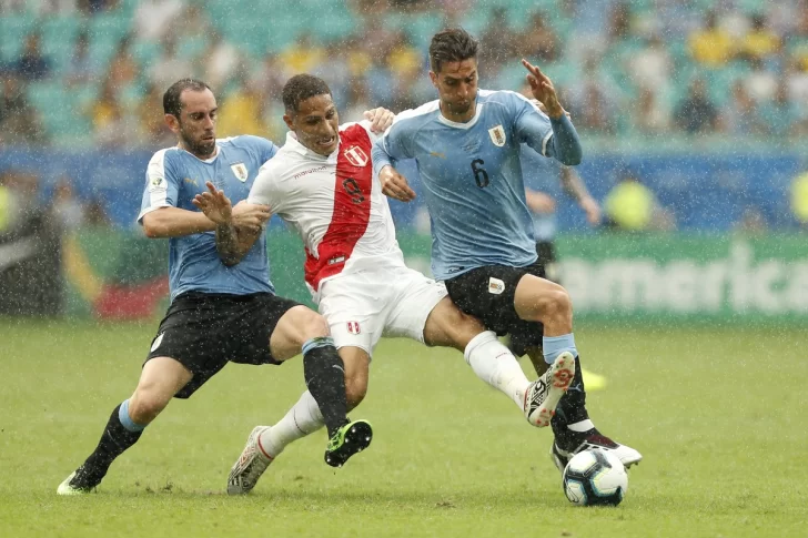 Perú dio el batacazo y eliminó por penales a Uruguay