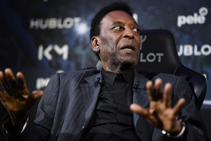 Pelé fue hospitalizado de urgencia en París