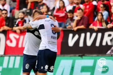 Gimnasia cantó victoria en Rosario y eliminó a Newell´s