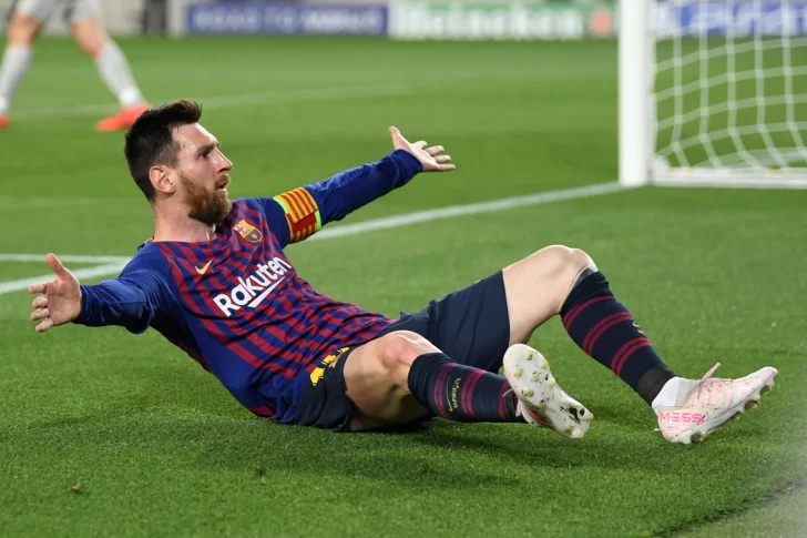 Barcelona goleó al Liverpool con un doblete de Messi y metió un pie en la final