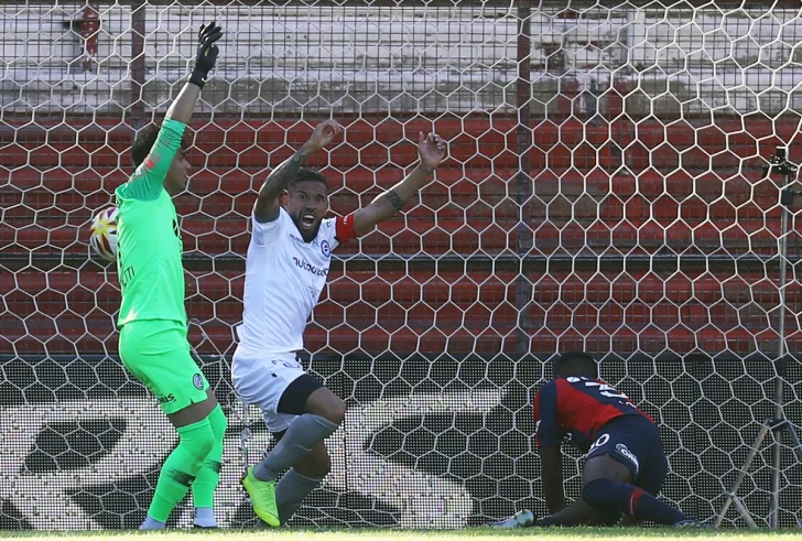 Argentinos superó a San Lorenzo en la ida de octavos de final