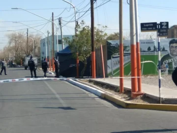 Se quedó sin frenos en su moto, chocó contra una pared y murió: era padre de 4 hijos