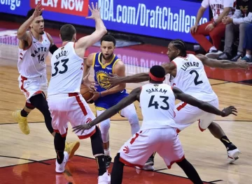 Golden State le amargó la primera chance de consagrarse campeón a Toronto