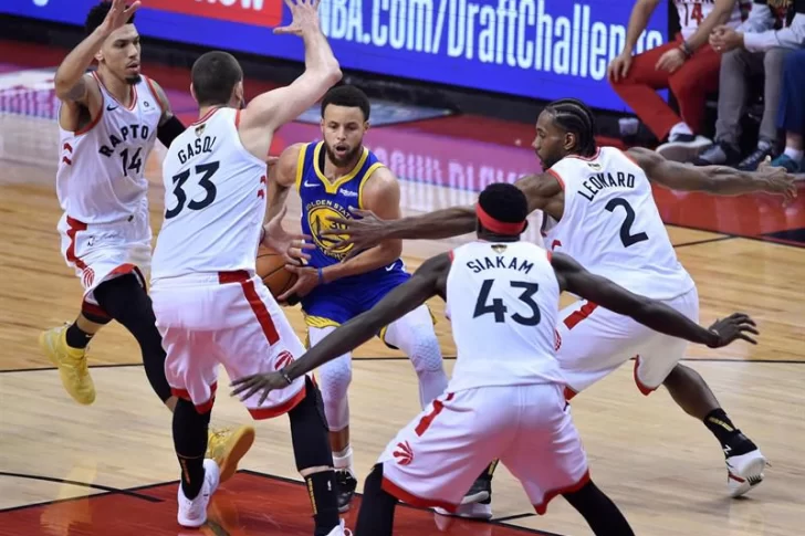 Golden State le amargó la primera chance de consagrarse campeón a Toronto