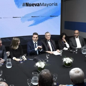 Gioja y Massa acordaron apostar a la unidad e invitaron a la UCR a formar parte