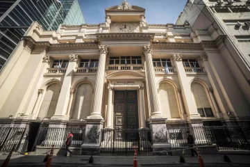 El Banco Central aumentó 550 puntos la tasa de política monetaria hasta el 75% anual