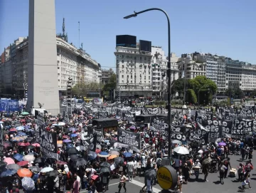 Denuncian a Tolosa Paz y a Pérsico por Potenciar Trabajo