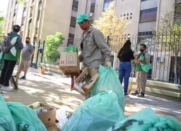 Sacan escombros de patios y basura en 20 barrios: 1.800 tn en 3 meses