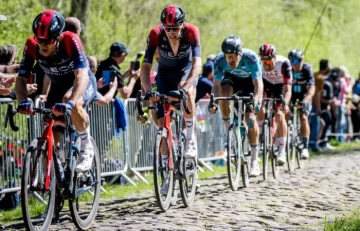 La carrera entra en terreno galo