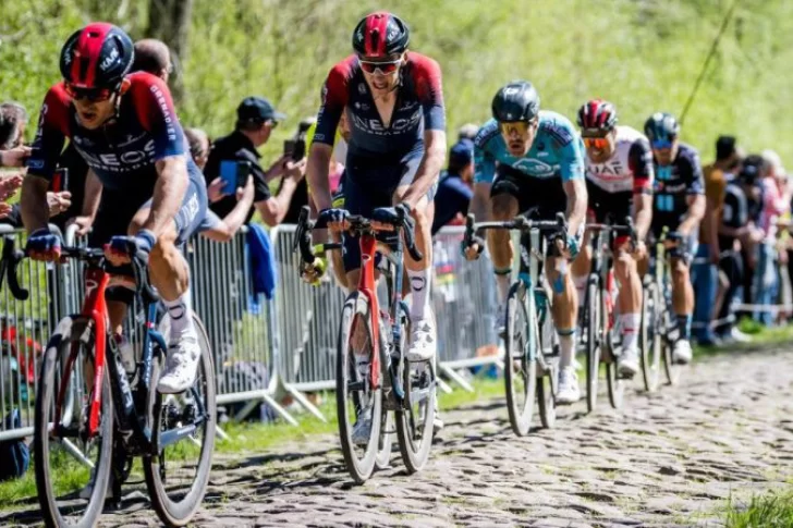 La carrera entra en terreno galo