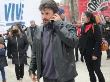 Escracharon a Juan Grabois en el aeropuerto: “No le robé a nadie”