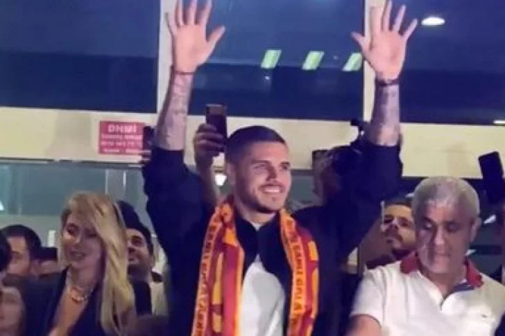 Reciben como ídolo a Icardi en Galatasaray