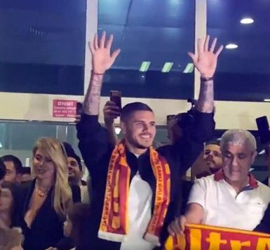 Reciben como ídolo a Icardi en Galatasaray