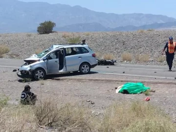 Un joven murió al protagonizar un choque en la moto que conducía contra un auto