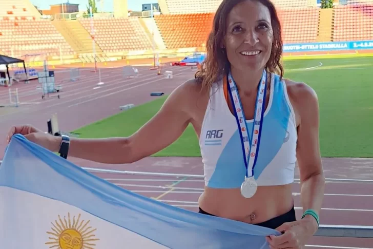 Es profesora, dirigente y se consagró subcampeona mundial en atletismo