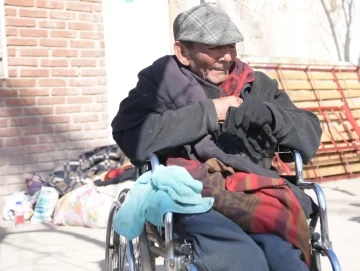 El anciano que quedó en la calle está con una hija, provisoriamente