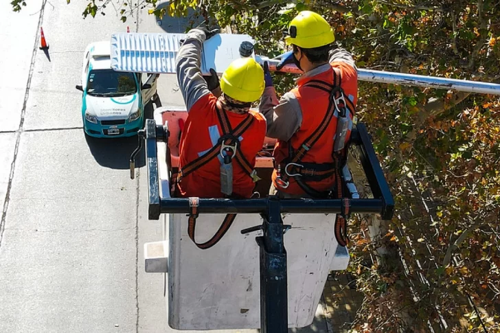 La industria mete presión para rebajar lo que paga de alumbrado