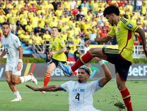 Uruguay lo pudo empatar con un penal sobre el final