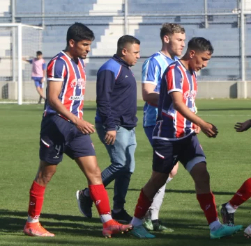 Peñarol camina por la cornisa del descenso