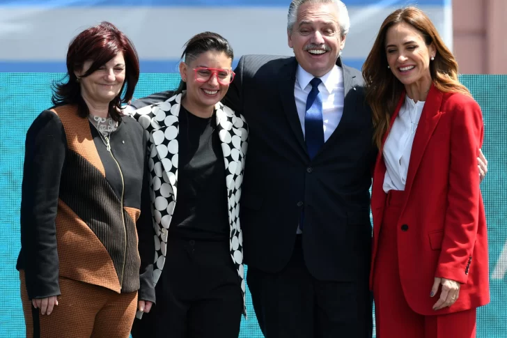 Fernández pidió ‘unidad’ en la jura de las 3 nuevas ministras