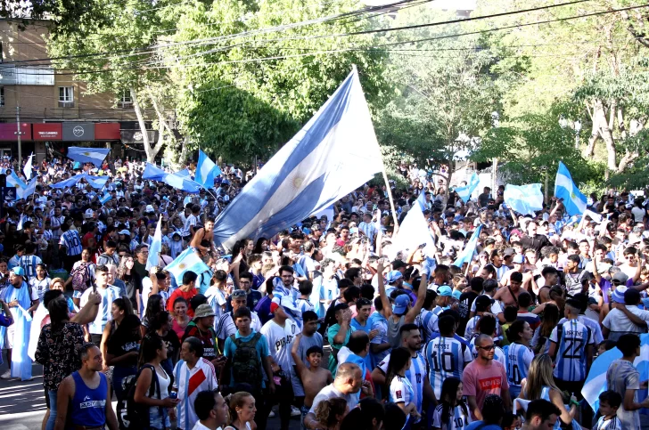 En la plaza, al grito de “nos volvimos a ilusionar”