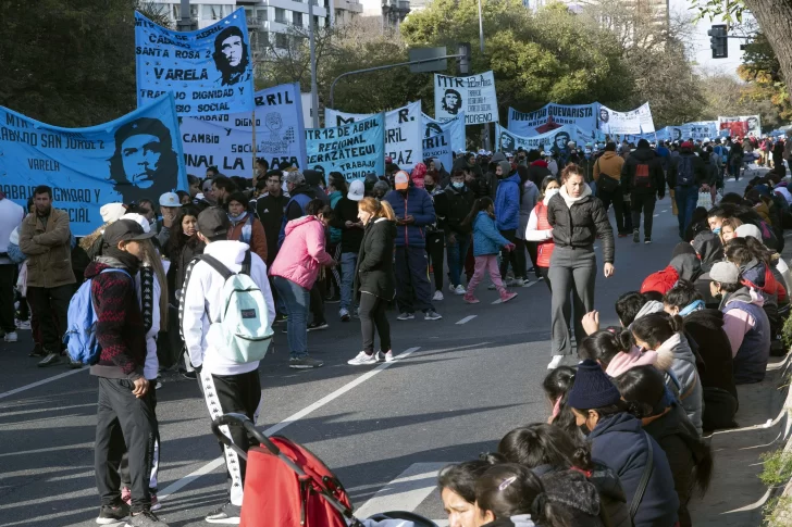 Otra marcha contundente de piqueteros