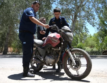 Con 14 años, sin casco y en moto ajena, sufrió una violenta caída que fue letal