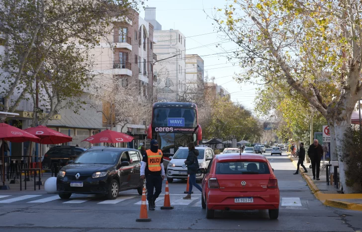 Un arranque complicado para la vuelta de la doble mano en la Avenida Central