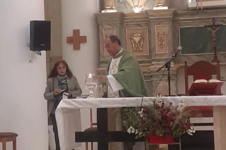 Aún sin los arreglos definitivos, la iglesia de Jáchal volvió a funcionar