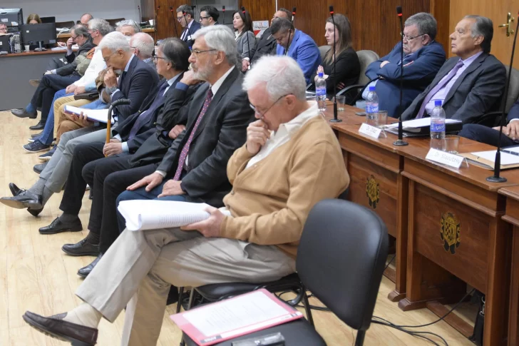 Queja de defensores por los días del juicio y la querella dijo que son “más chicanas”