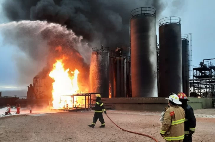 Tres muertos por explosión en una refinería neuquina