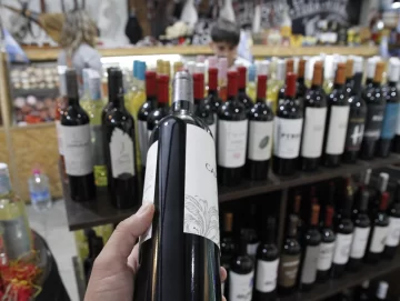 La baja de consumo frena la carrera alcista que traen los vinos este año