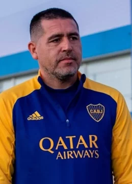 Riquelme mete presión en una semana clave