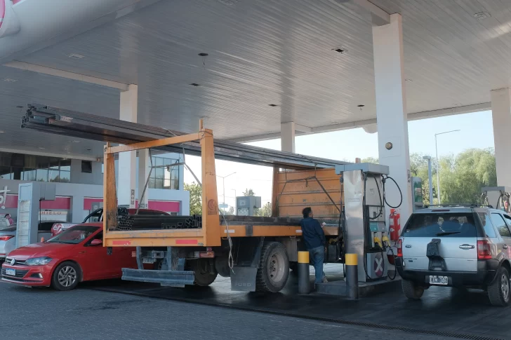 Transportistas de carga no consiguen combustible en el mercado mayorista