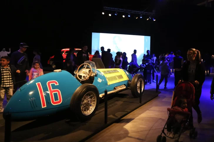 Arranca muestra de Juan Manuel Fangio en Tecnópolis