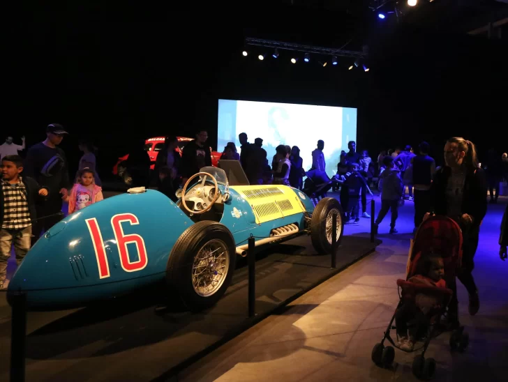 Arranca muestra de Juan Manuel Fangio en Tecnópolis