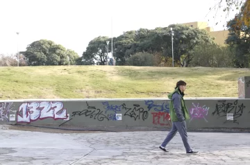 Una plaza clave y en pleno centro a la que el vandalismo no le da tregua